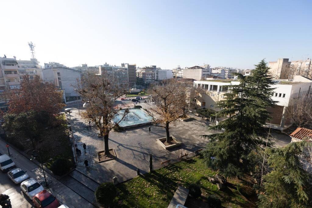 Λάρισα Διαμέρισμα Με Θέα Πλατεία Στο Κέντρο Της Πόλης Lejlighed Eksteriør billede