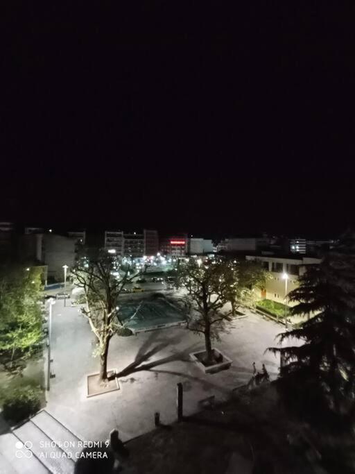 Λάρισα Διαμέρισμα Με Θέα Πλατεία Στο Κέντρο Της Πόλης Lejlighed Eksteriør billede