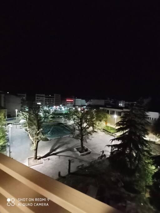 Λάρισα Διαμέρισμα Με Θέα Πλατεία Στο Κέντρο Της Πόλης Lejlighed Eksteriør billede