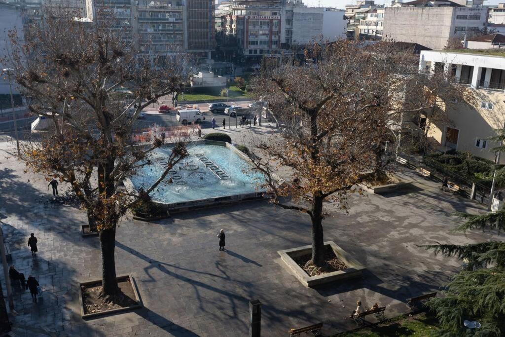 Λάρισα Διαμέρισμα Με Θέα Πλατεία Στο Κέντρο Της Πόλης Lejlighed Eksteriør billede