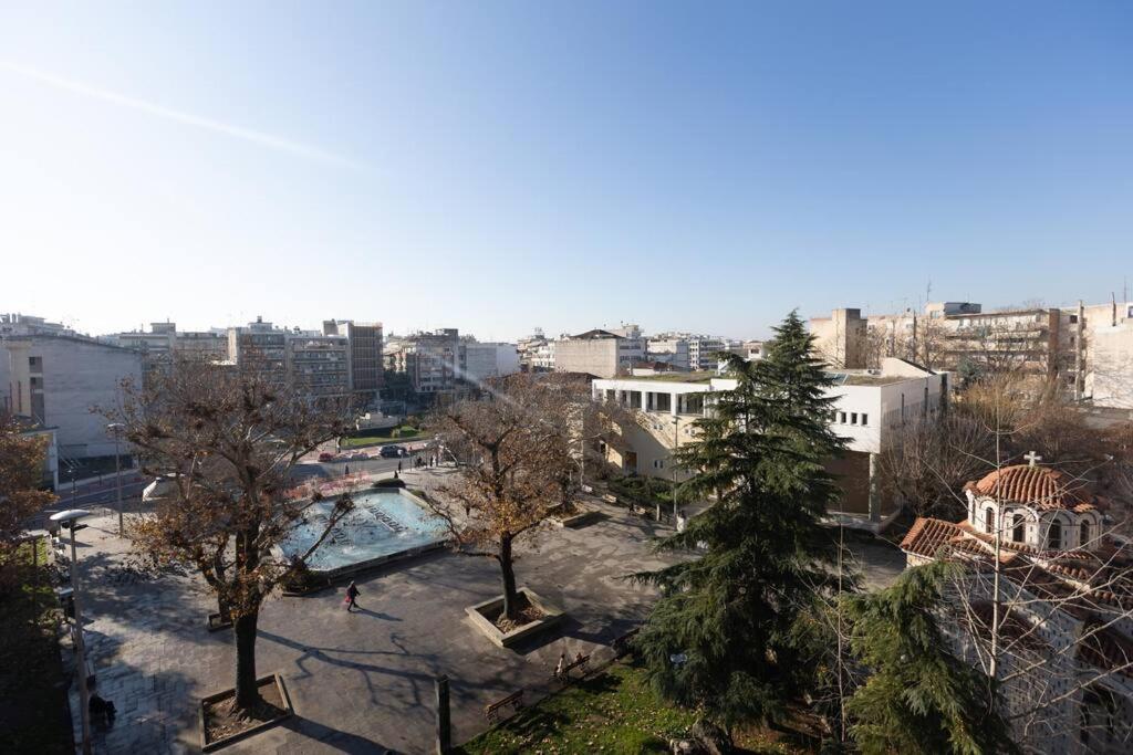 Λάρισα Διαμέρισμα Με Θέα Πλατεία Στο Κέντρο Της Πόλης Lejlighed Eksteriør billede